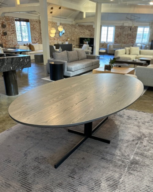 Toni dining table