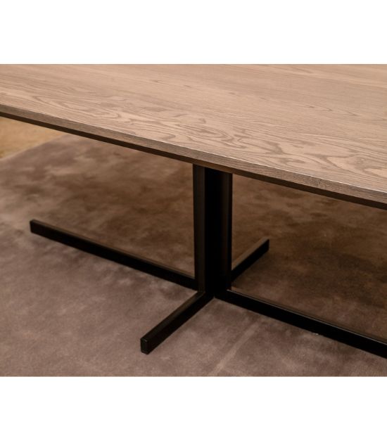 Toni dining table